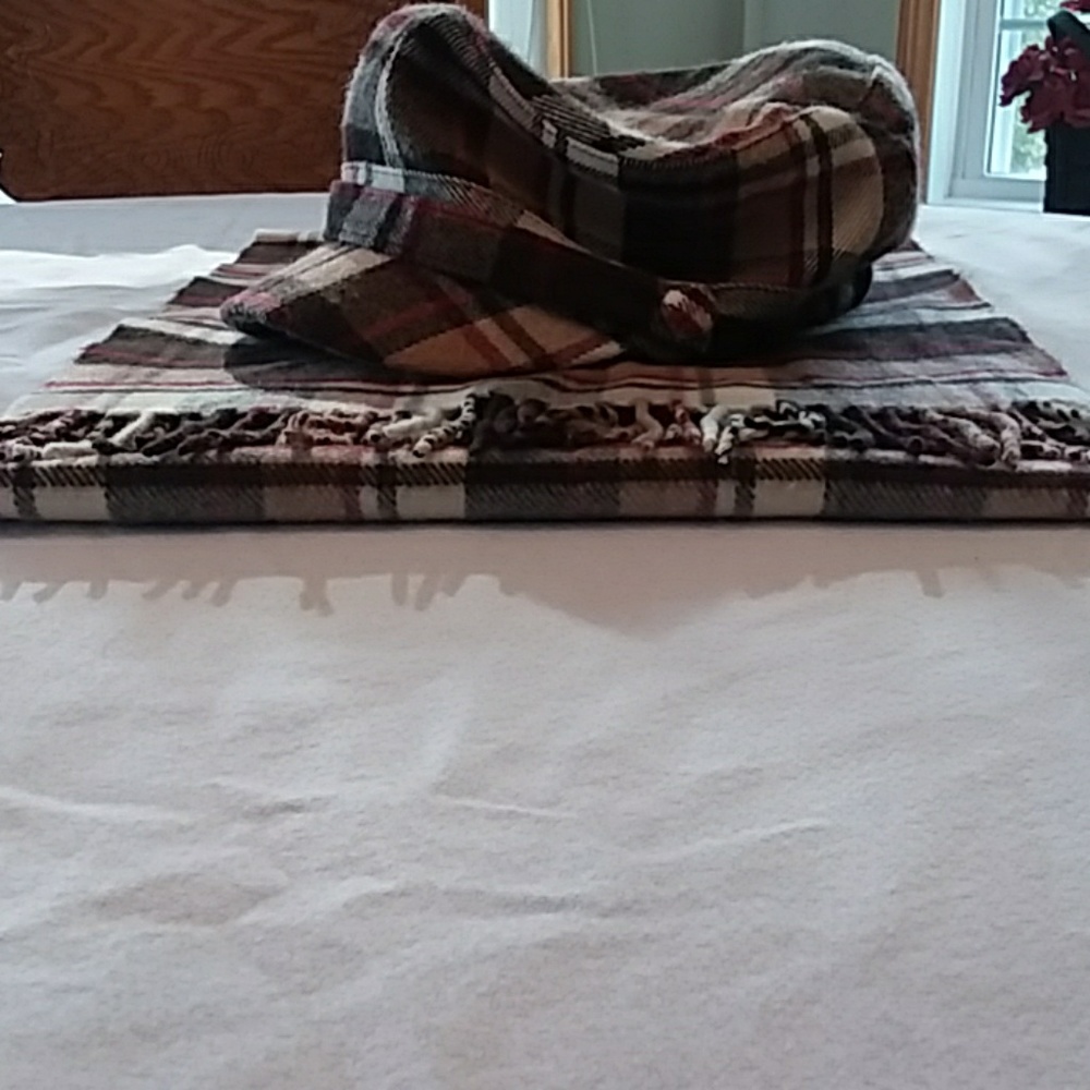 Hat & Scarf Bundle - Picture 2 of 8